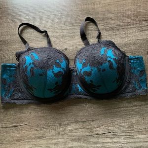 NWOT teal push up bra